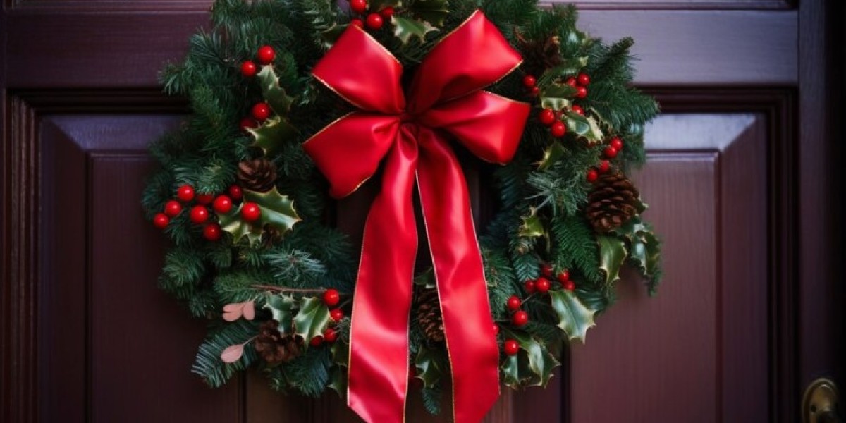 Christmas Door Wreath: A Fresh Touch for Your Home