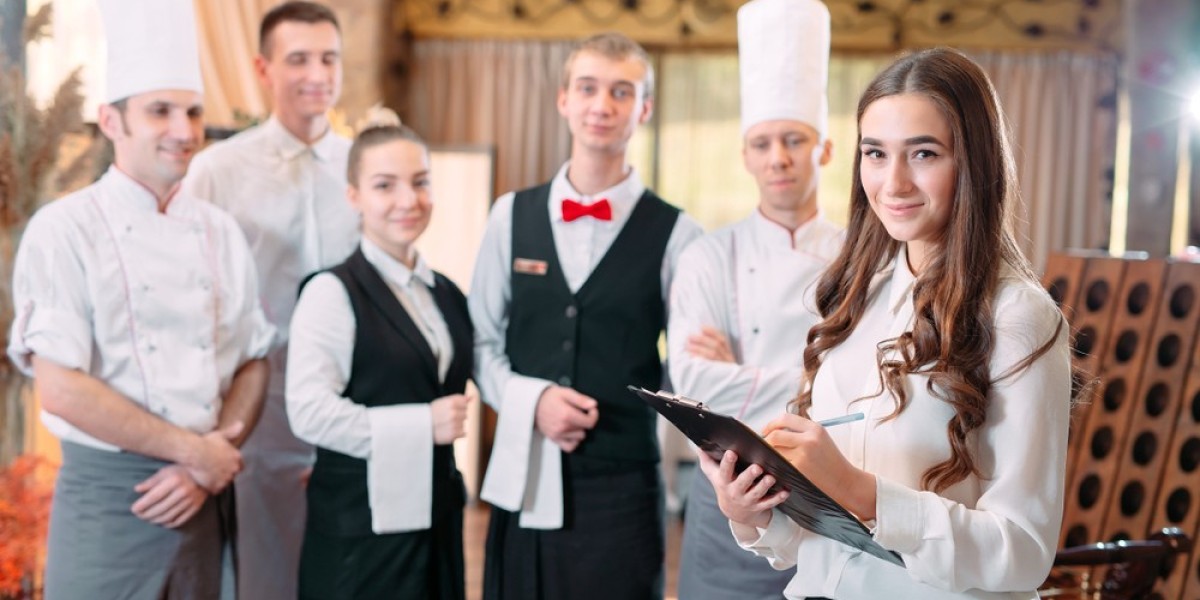 Elevating Restaurant Standards: The Importance of PIC Training for Workers in Dubai