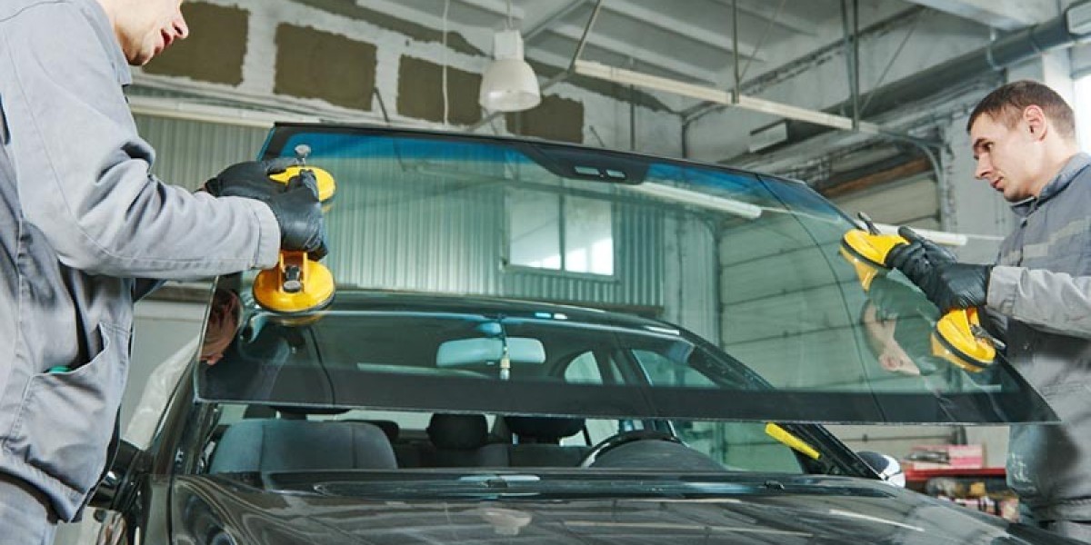 Crystal Clarity: Expert Windscreens’ Precision Glass Replacements
