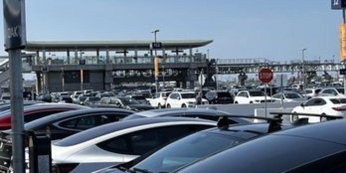 Navigating the Maze: Simplifying Parking at Oakland Airport